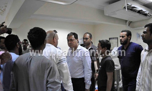 بالصور.. مشادة بين وزير الصحة ووكيل الوزارة بالأقصر لتغيب 44 طبيبا بمستشفى القرنة