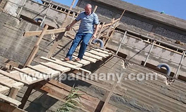 بالصور.. نائب "المنيا" يتفقد تنفيذ أعمال داخل محطة مياه الشرب ببنى عامر