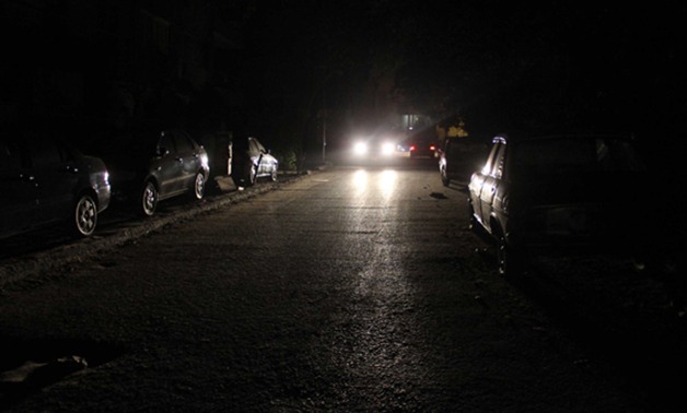 انقطاع الكهرباء عن عدد من قرى مركز الباجور بعد اصطدام سيارة بكابلات الجهد المتوسط