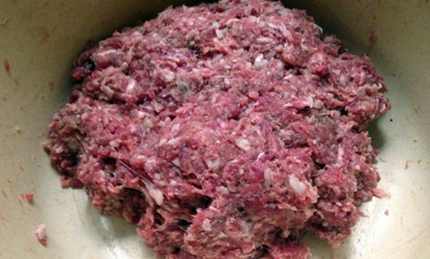 مباحث التموين: ضبط 350 كجم لحم مفروم فاسد بمنطقة الأزبكية