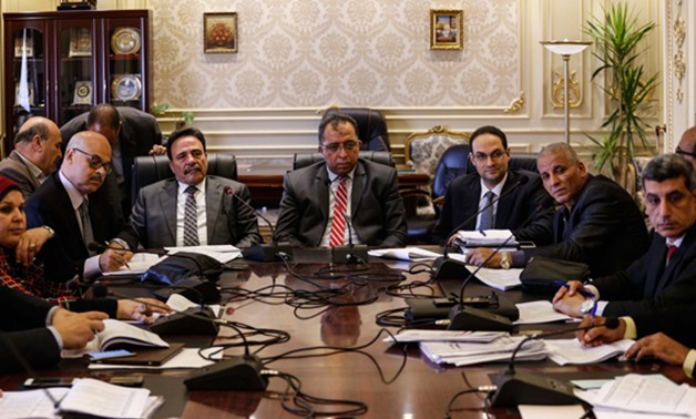 بالصور.. بدء اجتماع "القوى العاملة" لمناقشة مواد "الخدمة المدنية" بحضور وزير التخطيط