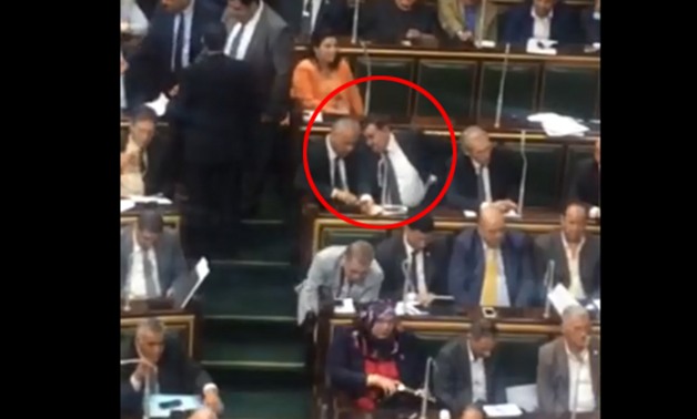 بالفيديو..نقاش جانبى بين أسامة وهيكل ومصطفى بكرى خلال الجلسة العامة للبرلمان