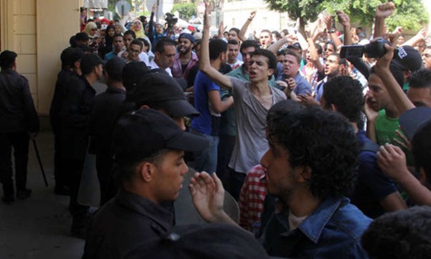 الداخلية: لم نقبض على أى من طلاب الثانوية المتظاهرين أمام مجلس الوزراء 