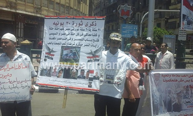 توافد المواطنين على ميدان التحرير للمشاركة فى الاحتفال بالذكرى الثالثة لثورة 30 يونيو
