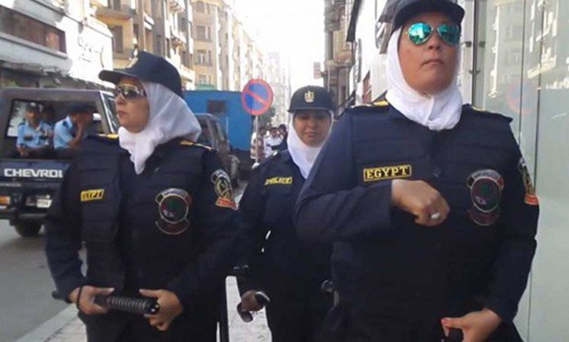 الشرطة النسائية تشارك قوات الأمن تأمين وزارة التربية والتعليم تحسبا لتظاهرات الطلاب