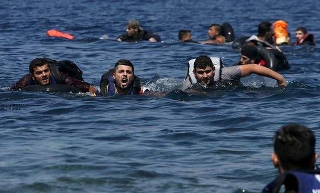 اخبار عالمية .. مصرع طفل وفقدان 6 أشخاص آخرين فى غرق قارب قبالة سواحل اليونان