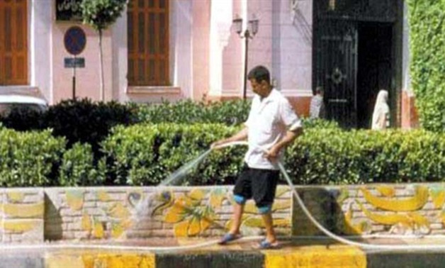"الأرصاد": رش المياه بالشوارع لا يلطف الجو ويزيد الرطوبة والإحساس بالحرارة