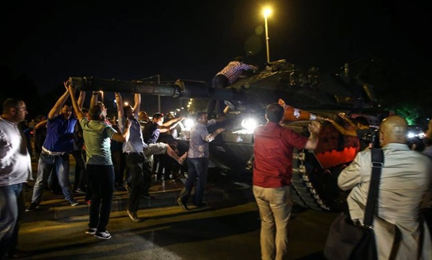 مكتب الرئاسة فى تركيا يدعو أنصار أردوغان للنزول إلى الشوارع مساء اليوم 
