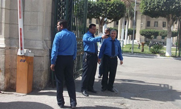 أمن جامعة القاهرة يحرر 9 محاضر لسماسرة داخل مكتب التنسيق