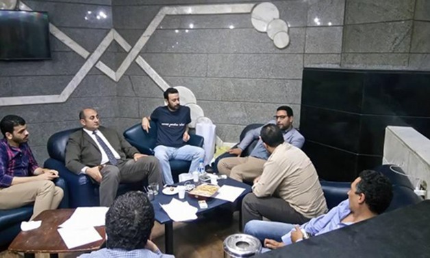 المحكمة تعرض صورًا لخالد على مع عمرو بدر ومحمود السقا داخل نقابة الصحفيين