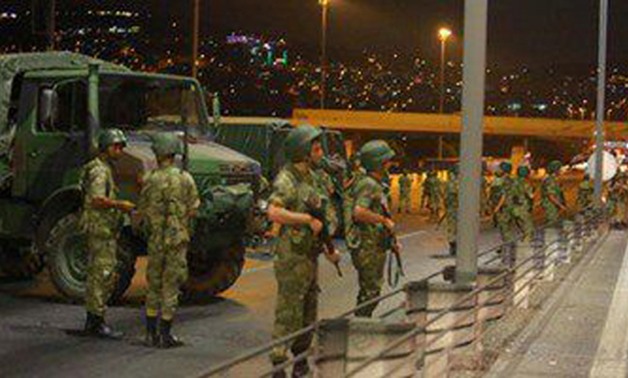 الجيش التركى يفرض سيطرته على البلاد.. والوزير: خطر التحركات العسكرية ما زال قائما 