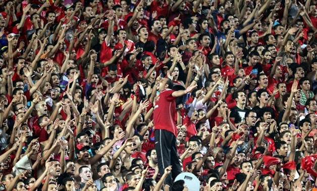 عاجل.. أتوبيس مشجعى الأهلى يتعرض لحادث خلال عودتهم من "برج العرب"