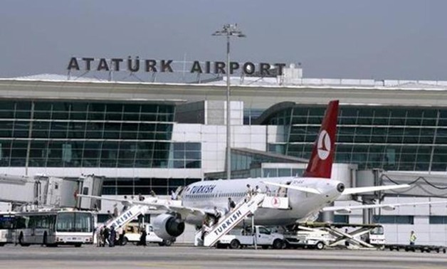 اشتباكات عنيفة الآن بين قوات الأمن وعدد من مدبرى الانقلاب فى مطار اسطنبول الثانى