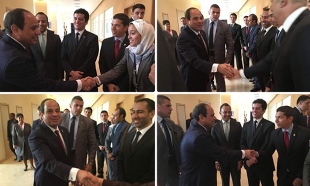 الرئيس السيسى يلتقط صورًا تذكارية مع الجالية المصرية فى مقر إقامته بـ"كيجالى"
