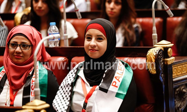 شباب فلسطين فى أحضان البرلمان..ونائب:"زيارة 100 شاب وفتاة فلسطينيين للمجلس حاجة تفرح"