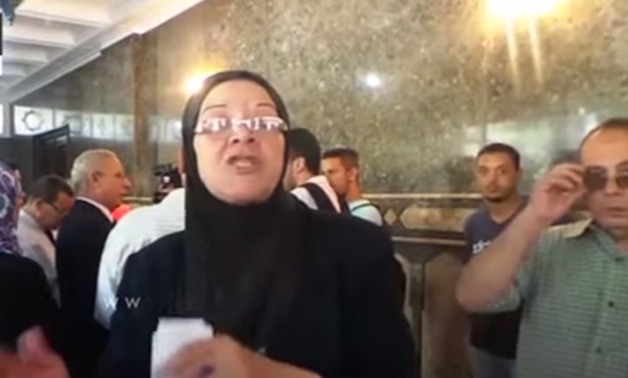 سيدة بضريح عبدالناصر: "اقفوا جنب السيسى.. أردوغان دبح جيشه وعايز يبقى هتلر" (فيديو)