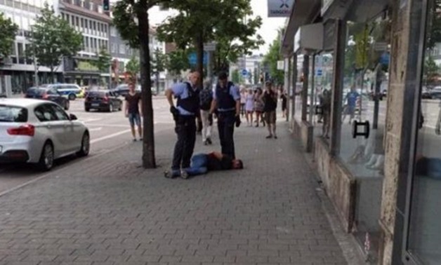 48 ساعة على حادث ميونيخ.. الشرطة تعتقل سوريًّا هاجم أشخاصا بساطور جنوب ألمانيا