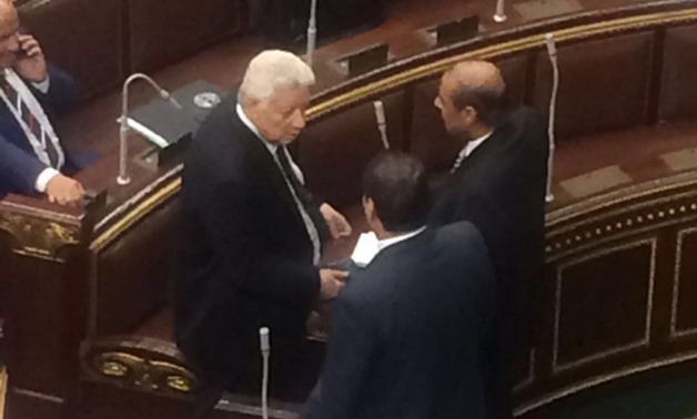 لقاء الدقائق الخمس.. مرتضى منصور ونجله يتحدثان لـ"عبد العال" قبل بدء الجلسة العامة