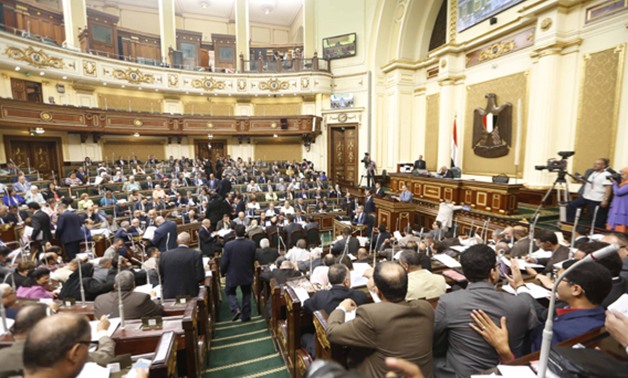 على عبد العال يبدأ الجلسة العامة للبرلمان بعد تأخرها ساعة ونصف