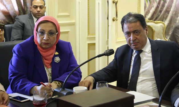  أزمة الدولار تهدد المصريين.. "صحة البرلمان": حملة غير محترمة من أصحاب مصانع الأدوية