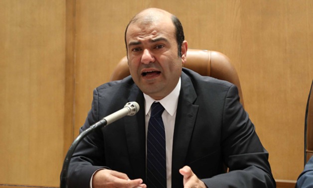 "الكسب" يخاطب البنك المركزى للاستعلام عن حسابات وزير التموين المستقيل