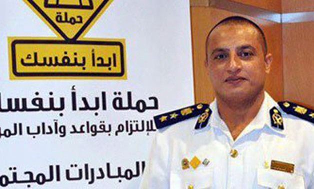 مدير الإعلام بـ"المرور" يؤدى التحية العسكرية لضحايا حوادث الطرق فى مصر