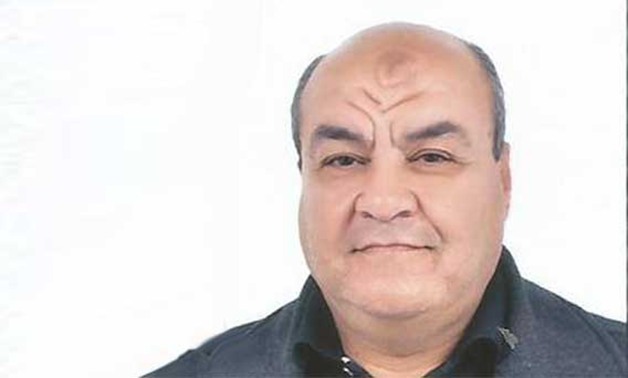 مرشح بالإسماعيلية :  "ربنا بعت لى جندا من عنده طبعوا لى بنرات انتخابية "