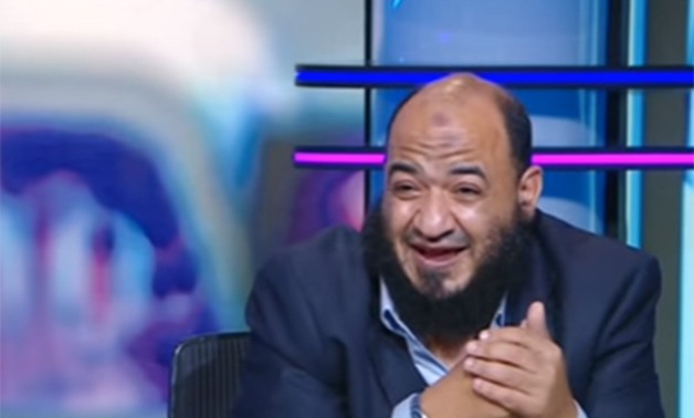 بالفيديو.. عبد المنعم الشحات: شهادات قناة السويس "حرام".. و"حساسين" يرد ضاحكًا 