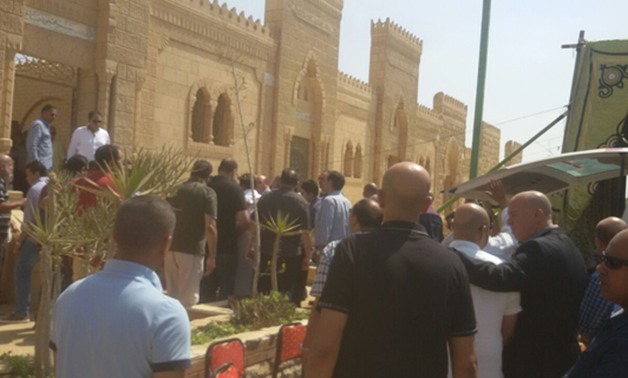 وصول جثمان والد النائب أحمد سمير إلى مسجد الحصرى