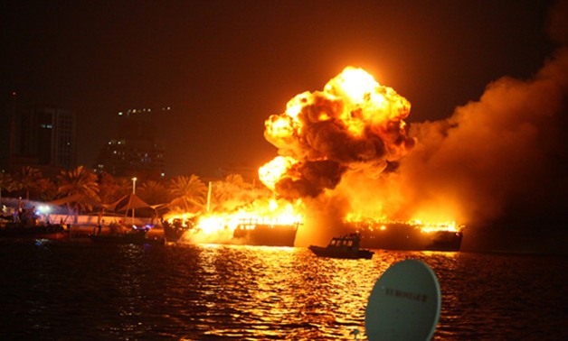 حريق هائل يلتهم 3 مراكب بمرسى لتصنيع السفن فى خليج السويس
