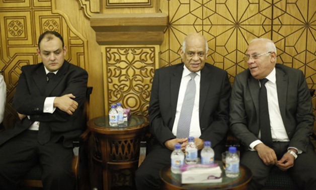 محافظ بورسعيد ووكيل "إسكان البرلمان" ومحمود الصعيدى يصلون عزاء والد النائب أحمد سمير