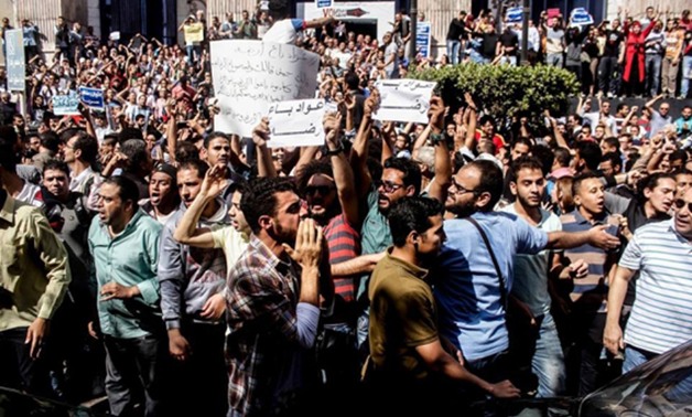 شباب تيران وصنافير على الأسفلت.. مستأنف قصر النيل تؤيد براءة 51 من متظاهرى 25 أبريل