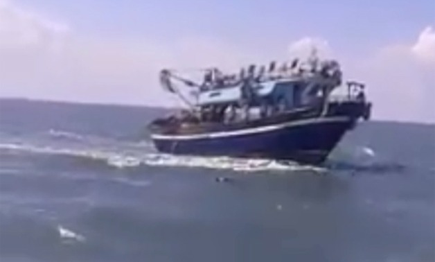 بالفيديو.. مراكب الصيادين تبحث عن جثث ضحايا الهجرة غير الشرعية فى رشيد