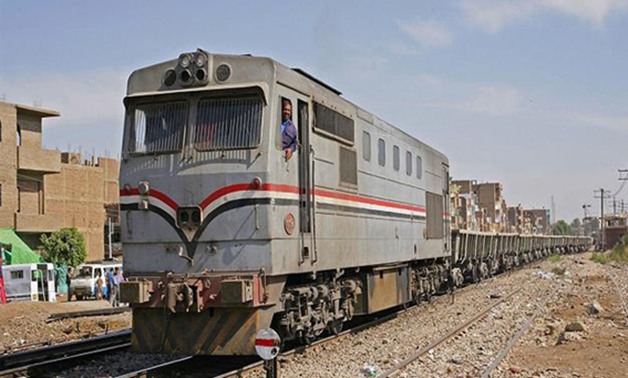 توقف حركة القطارات فى سوهاج بسبب تعطل جرار بمحطة سكة حديد طهطا