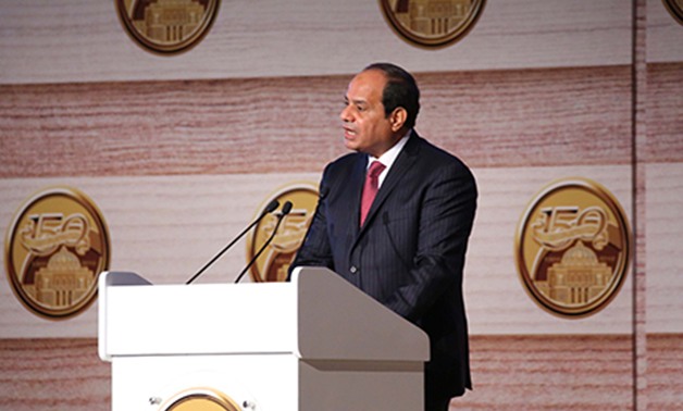 الرئيس السيسى للمصريين: "انتو شعب أصيل وتحمل كثيرا.. ونفسى أعملكم كل حاجة حلوة"