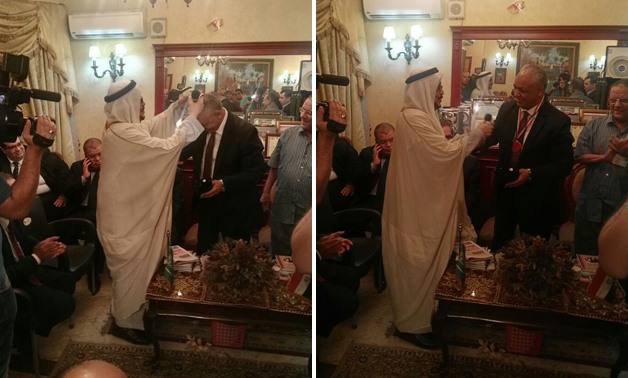 بالصور.. صالون غازى الثقافى العربى يهدى مصطفى بكرى "وسام تكريمى"