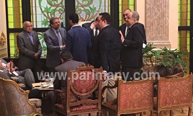 اجتماع مغلق بين رئيس "دعم مصر" ونواب "25 /30" بالبرلمان لبحث عدد من القضايا