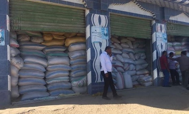 وزارة الداخلية تحبط تهريب 165 طن سكر وأرز و13 ألف لتر بنزين للسوق السوداء