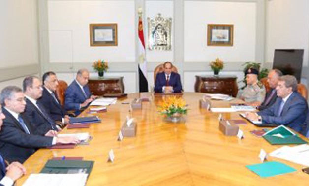 السيسى يجتمع مع رئيس الحكومة ومحافظ البنك المركزى لمناقشة الأوضاع الأمنية