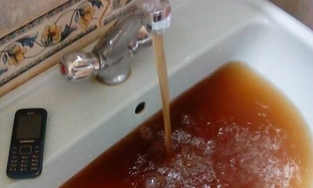 مواطنو المنوفية لنواب البرلمان: "الحنفيات بتنزل مياه ملوثة لونها زى الشاى المغلى"