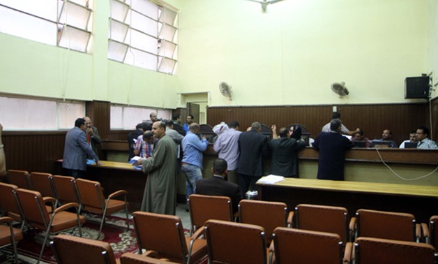 تجديد حبس حاجب بمحكمة شبرا الخيمة 15 يوما لتدخينه "الحشيش" داخل القاعة