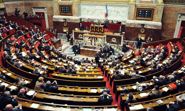 البرلمان الفرنسى يقر نهائيا حظر الهاتف المحمول فى المدارس