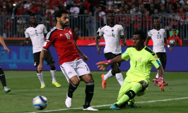 محمد صلاح يرفض الاحتفال أو التقاط الصور التذكارية مع زملائه بعد مباراة غانا