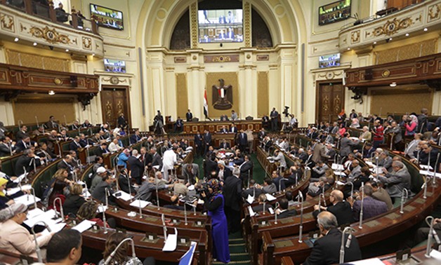 البرلمان يبدأ جلسته العامة لمناقشة "قانون التظاهر" و"هيئة الانتخابات"