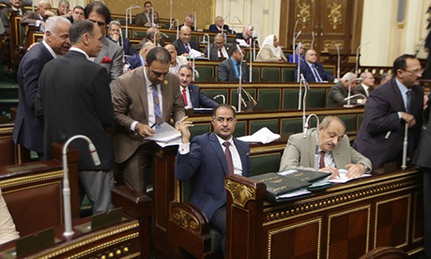 رئيس البرلمان يرفع الجلسة العامة ويتمنى الشفاء لـ"علاء عبد المنعم"