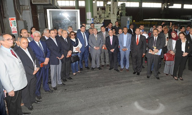وفد مجلس النواب يصل مصنع 200 الحربى فى "أبو زعبل".. وبدء لقاء بقاعة الاجتماعات