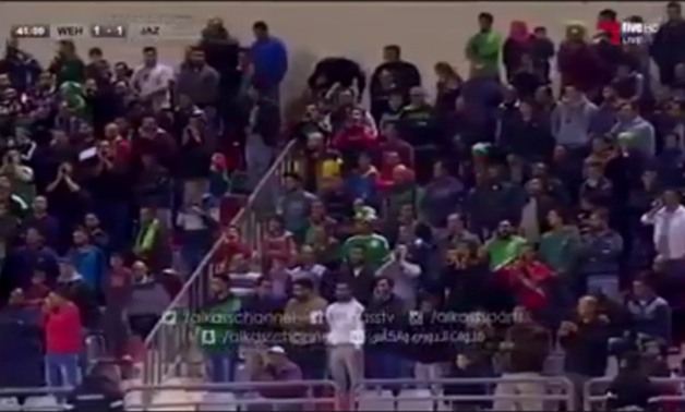 شاهد.. جمهور الوحدات الأردنى يرفع الأذان داخل الملعب ردا على إسرائيل (فيديو)
