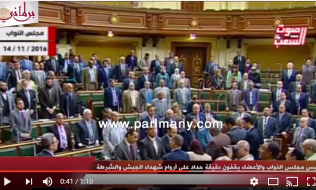 شاهد.. رئيس البرلمان والأعضاء يقفون دقيقة حدادا على أرواح شهداء الجيش والشرطة (فيديو)