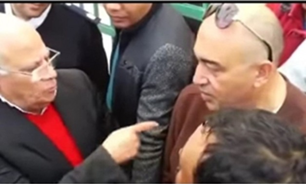 محافظ بورسعيد يتراجع ويعتذر لمواطن اتهمه بـ"الأخونة" على الهواء: "آسف وحقك عليا"