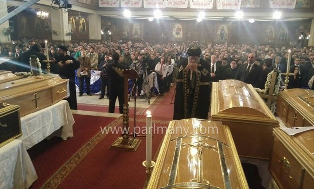 "البابا تواضروس" يبكى خلال صلوات جنازة شهداء الكنيسة البطرسية